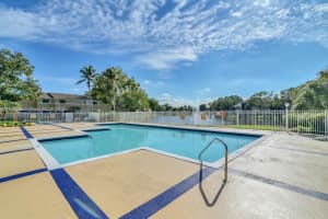 202 Palm Cir W, Pembroke Pines, FL 33025, Sold 04/16/25