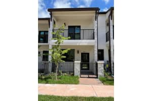 4621 Nw 83rd Path, Doral