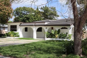 10845 Peachtree Dr Miami, FL 33161 - MLS#A11750881