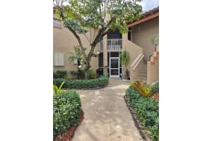 365 Sw 86th Ave 201, Pembroke Pines