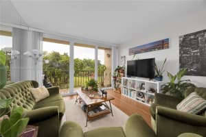 820 NW 87th Ave APT 302, Miami, FL 33172, Sold 07/11/25