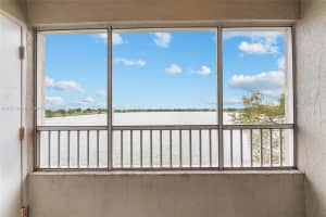 2811 N Oakland Forest Dr, Oakland Park, FL 33309, Sold 04/04/25