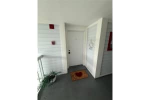 935 NE 199th St Apt 205-16, Miami, FL 33179, Sold 04/29/25