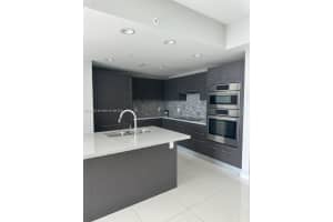 7661 Nw 107th Ave 512, Doral
