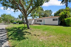 10635 Ne 11 Ct Miami Shores, FL 33138 - MLS#A11751896