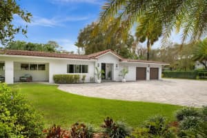 6784 Sw 97th St, Pinecrest