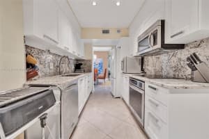 3800 Hillcrest Dr APT 1207, Hollywood, FL 33021, Sold 06/12/25
