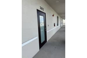 8001 Nw 41st St F-302, Doral