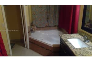 1071 Sw 101st Ter Pembroke Pines, FL 33025 - MLS#A11752336
