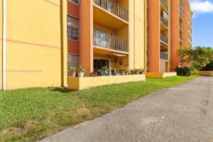 4801 NW 7th St Apt 109-16, Miami, FL 33126, - MLS#A11753063