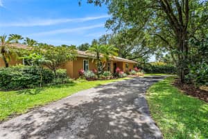 15321 SW 82nd Ave, Palmetto Bay, FL 33157, Sold 04/22/25