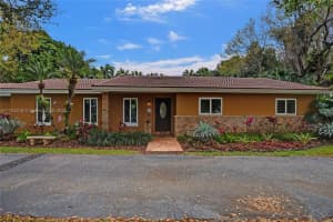 15321 SW 82nd Ave, Palmetto Bay, FL 33157, Sold 04/22/25