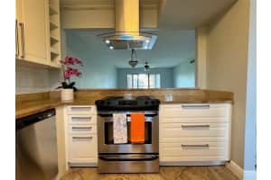 307 Lakeview Dr APT 203, Weston, FL 33326, Sold 04/28/25