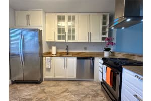 307 Lakeview Dr APT 203, Weston, FL 33326, Sold 04/28/25