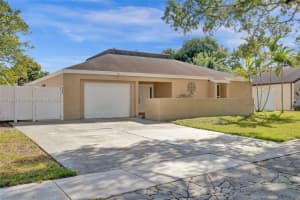 9440 SW 49th Pl, Cooper City, FL 33328 - MLS#A11753761