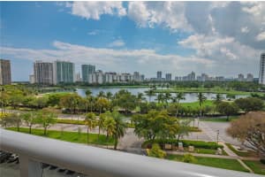 3625 N Country Club Dr 808, Aventura