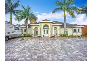 7684 County Rd 78, La Belle