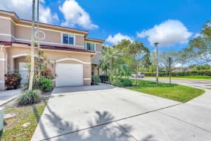 7952 N Southwood Cir, Davie, FL 33328, Sold 05/27/25