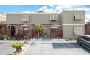 11030 S Lakeview Dr, Pembroke Pines, FL 33026, Sold 04/30/25