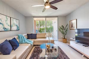 11165 SW 6th St APT 105, Pembroke Pines, FL 33025, - MLS#A11754264