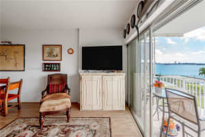 1700 NE 105th St APT 216, Miami Shores, FL 33138, - MLS#A11754317