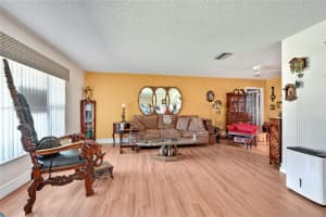 9400 NW 70th St, Tamarac, FL 33321, - MLS#A11754527
