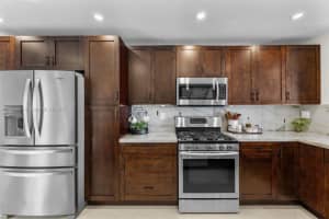 10271 NW 46th St, Doral, FL 33178, Sold 09/04/25