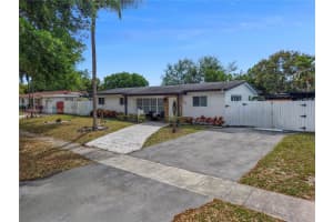 810 Ne 182nd St, North Miami Beach