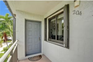 16561 Blatt Blvd, Weston, FL 33326, Sold 04/03/25