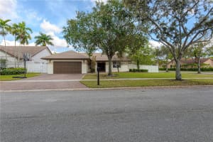 101 NW 162nd Ave, Pembroke Pines, FL 33028, Sold 03/28/25