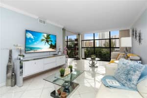 600 Parkview Dr 404, Hallandale Beach