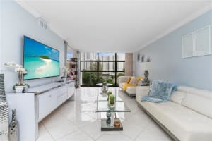 600 Parkview Dr APT 404, Hallandale Beach, FL 33009, - MLS#A11755017