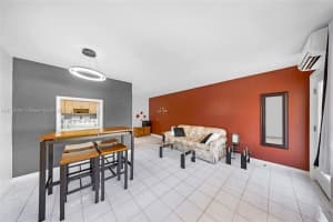 900 Sw 10th Ter 16s, Hallandale Beach
