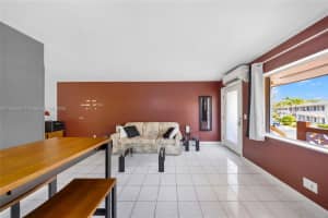 900 SW 10th Terrace APT 16S, Hallandale Beach, FL 33009, - MLS#A11755097