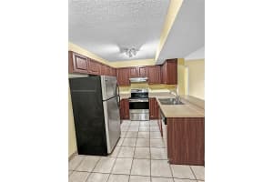 103 Palm Cir W, Pembroke Pines, FL 33025, Sold 08/20/25