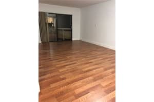 8290 Lake Dr 349, Doral