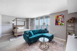 50 Biscayne Blvd 5209, Miami