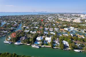92 W Mashta Dr, Key Biscayne