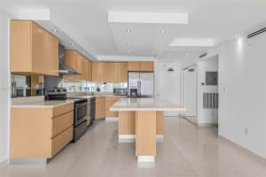 401 Ocean Dr APT 1011, Miami Beach, FL 33139, Sold 11/18/25