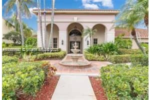 18336 NW 68th Ave APT A, Hialeah, FL 33015, Sold 05/01/25