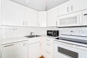 17570 Atlantic Blvd APT 215, Sunny Isles Beach, FL 33160, Sold 06/26/25