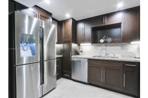 100 Bayview Dr, Sunny Isles Beach, FL 33160, Sold 03/03/25