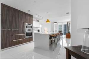851 Ne 1st Ave 3907, Miami