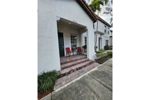 9572 Sw 169th Pl 9572, Miami