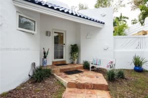 2460 Abaco Ave, Coconut Grove, FL 33133, Sold 04/15/25