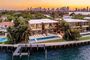 825 E Dilido Dr Miami, FL 33139 - Off Market