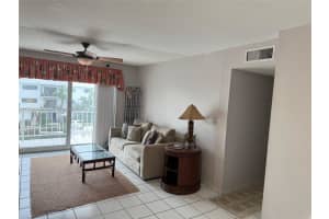 3522 Ne 171st St 303, North Miami Beach