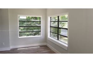 2465 Ne 184th St, North Miami Beach