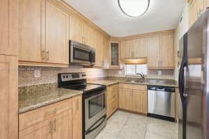 9820 S Hollybrook Lake Dr APT 310, Pembroke Pines, FL 33025, Sold 04/30/25