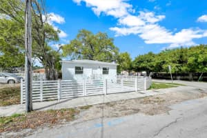 7990 Nw 8th Ave, Miami
